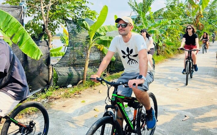 Ninh Binh 1 Day Tour from Hanoi to Hoa Lu Tam Coc and Mua Cave