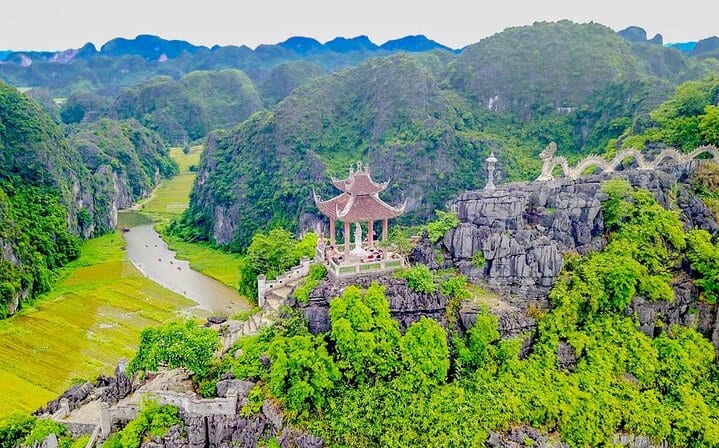 Ninh Binh 1 Day Tour from Hanoi to Hoa Lu Tam Coc and Mua Cave