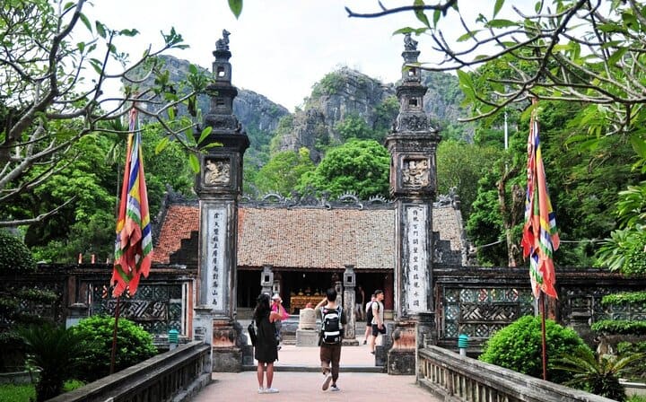 Ninh Binh 1 Day Tour from Hanoi to Hoa Lu Tam Coc and Mua Cave