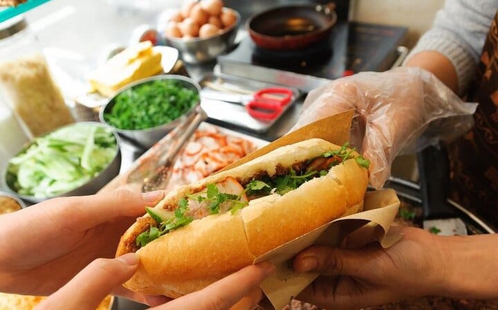 Hanoi Street Food Tour with Real Foodies & Guide (3 Hours)