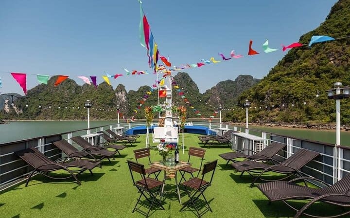 Dragon King Cruise-Luxury Day Trip including tickets, activities