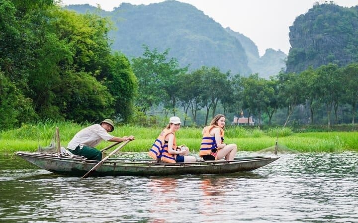 Full-Day Ninh Binh Luxury Tour from Hanoi (Group of 9 Guests)