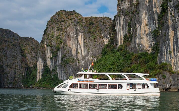 Ha Long Premium Cruise Full Day Tour with Lunch, Cave & Island