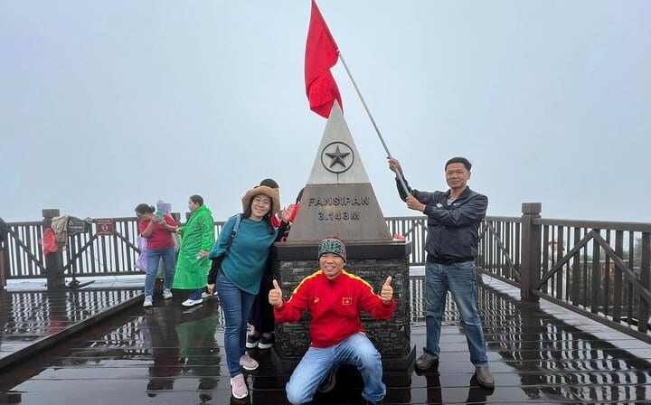 Sapa Private 2 Day Tour: FANSIPAN PEAK & Local Village Explore