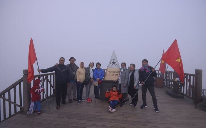 Sapa Private 2 Day Tour: FANSIPAN PEAK & Local Village Explore