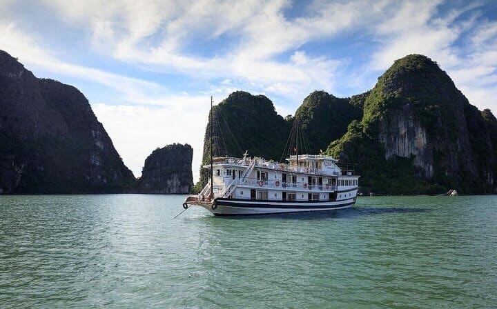 2 Days 1 Night Halong Bay Classic Cruise for Budget Travelers