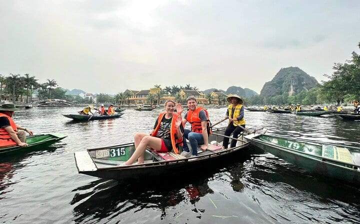 Ninh Binh Private Tour: Hoa Lu Tam Coc 1 Day Tour from Hanoi