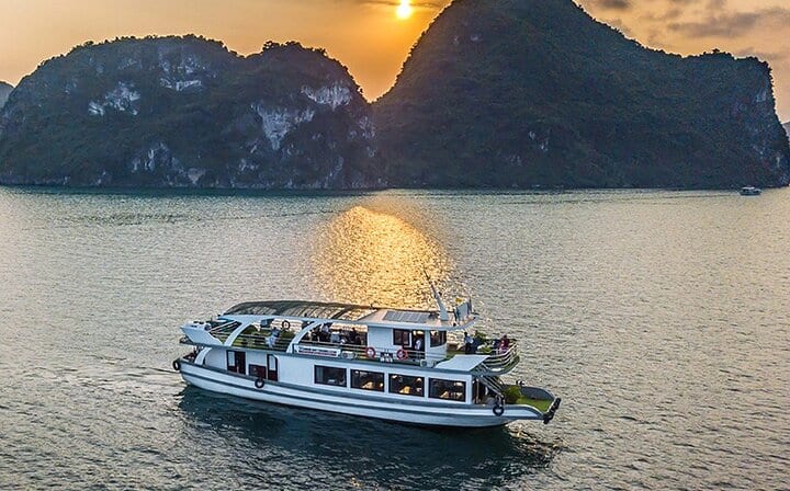 Luxury Small Group Day Cruise to Halong Bay from Hanoi by Expressway