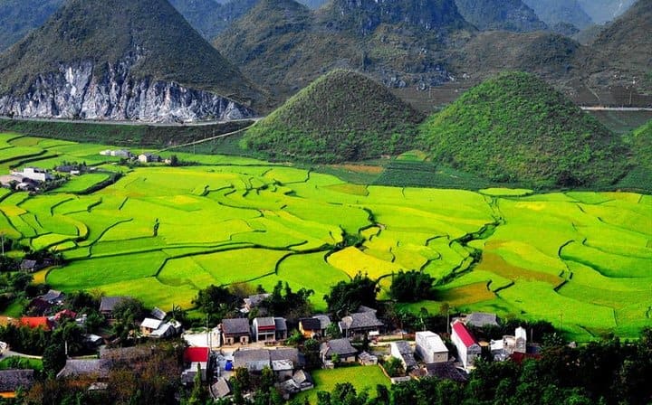 Ha Giang Loop - Dong Van Geopark 2 Day Tour Through the Mountains