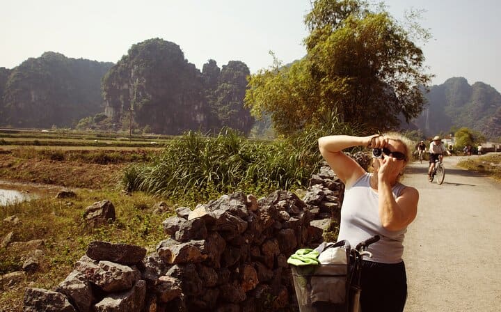 Ninh Binh Luxury Day Tour visit Hoa Lu and Trang An from HANOI