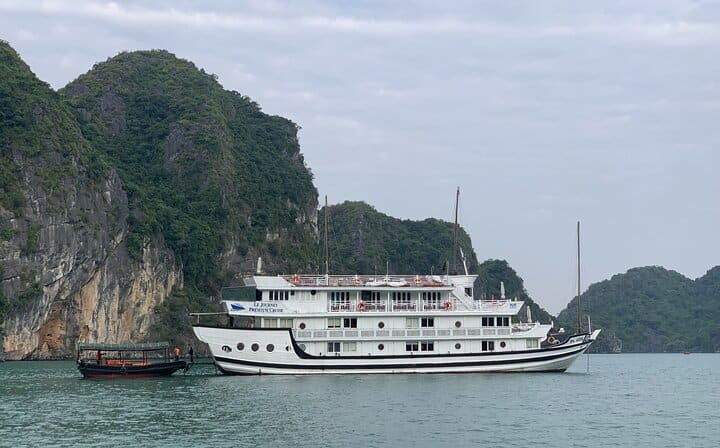 Halong Bay 2 Days Cruise from Hanoi with Transfer and Meals