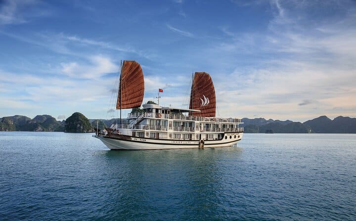 Halong Bay 2 Days Cruise from Hanoi with Transfer and Meals