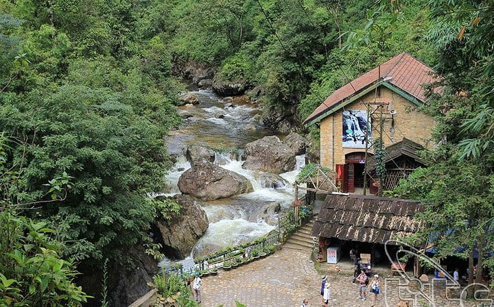 apa Trekking Group Tour By Sleeper Bus 2D1N (Overnight in Hotel)