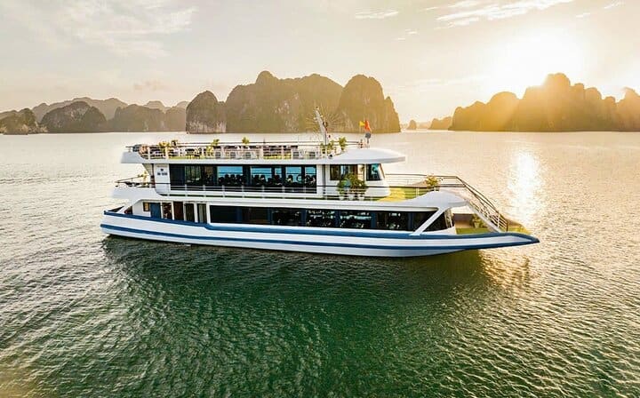 Full Day Tour with 6 Hours Cruise on Halong Bay Heritage Site