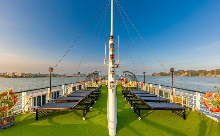 From Hanoi to Halong Bay 1 Day Tour with Scenic Seaplane & Cruise