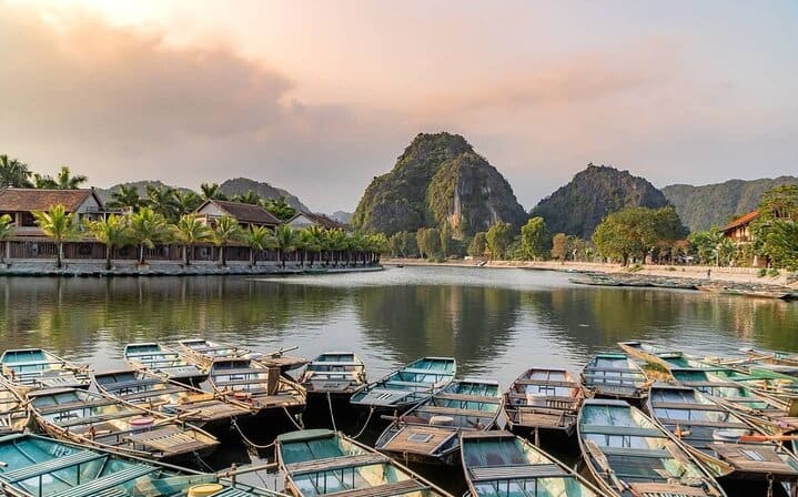 Ninh Binh Full Day Tour visit Hoa Lu & Tam Coc with Boat & Bike