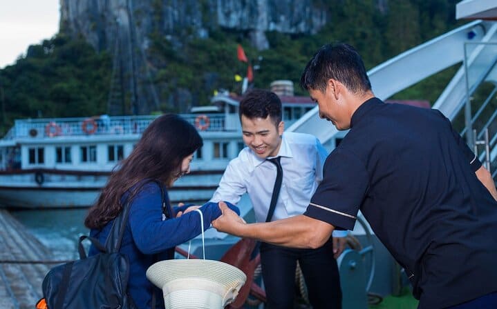 DELUXE Halong Full-Day Tour with 06 Hours on Bay & Lunch Meal