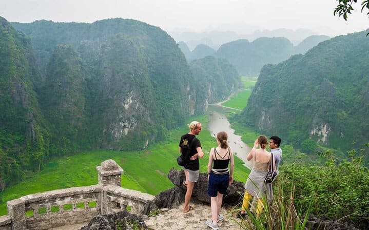 1 Day Luxury Day Tour in Hoa Lu, Tam Coc & Mua Cave