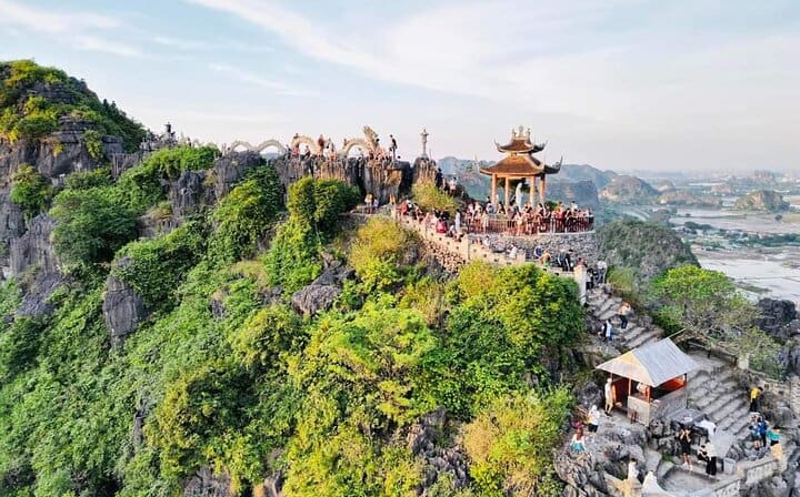 1 Day Luxury Day Tour in Hoa Lu, Tam Coc & Mua Cave