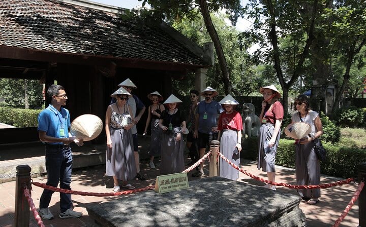 1 Day Luxury Day Tour in Hoa Lu, Tam Coc & Mua Cave