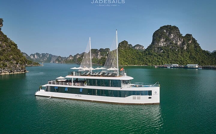 JADE SAILS - Most Luxury Day Cruise in Ha Long Bay & Lan Ha Bay