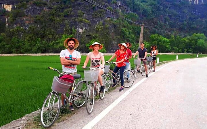 1 Day Luxury Day Tour in Hoa Lu, Tam Coc & Mua Cave