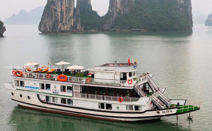 BOUTIQUE CRUISES Halong Bay 2 Days,1 Night Tour : Swimming, Caving,Kayaking
