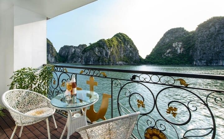 BOUTIQUE CRUISES Halong Bay 2 Days,1 Night Tour : Swimming, Caving,Kayaking