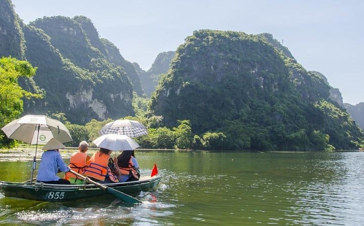 1 Day Luxury Tour to Ninh Binh: Bai Dinh and Trang An with Lunch