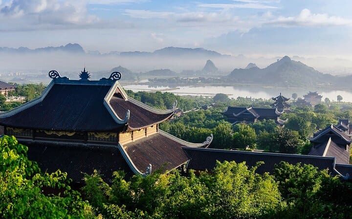 Full-Day Tour to Bai Dinh Pagoda and Trang An Ecosystem