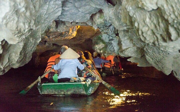 Full-Day Tour to Bai Dinh Pagoda and Trang An Ecosystem