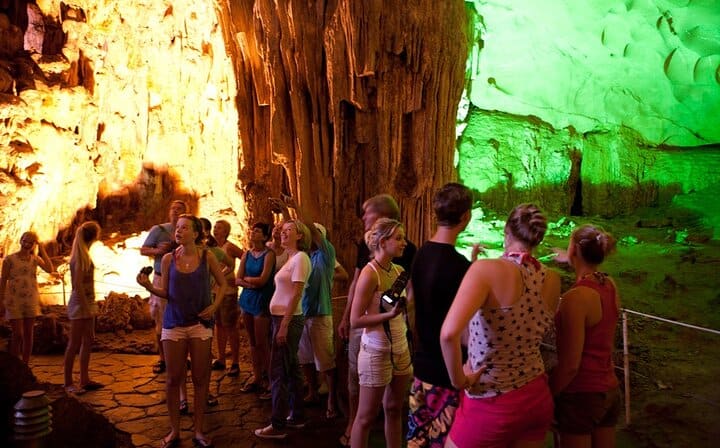 Halong Wonder Bay Cruise 1 Day Tour from Hanoi with Limo Transfer