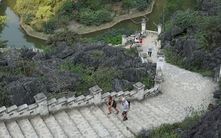 Luxury-Trang-An-Bai-Dinh-Pagoda-Mua-Cave-Full-day-Trip-by-Limousine