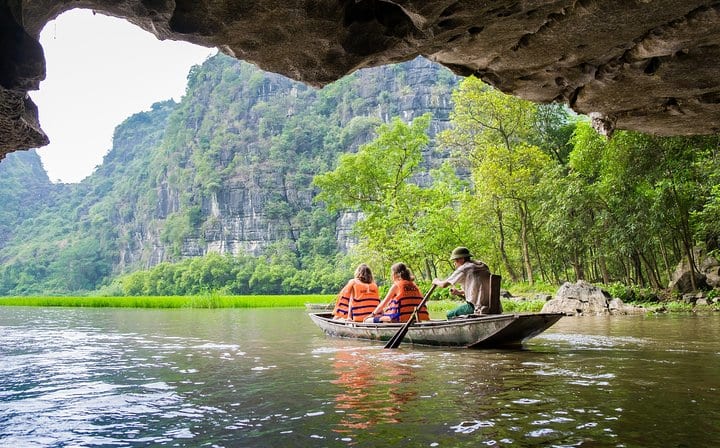 Ninh Binh Small Group Tour 1 Day From Hanoi : Hoa Lu Tam Coc Mua Cave