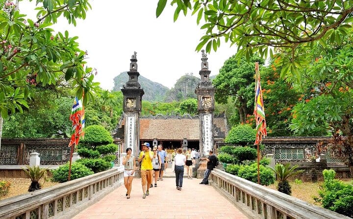 Ninh Binh Small Group Tour 1 Day From Hanoi : Hoa Lu Tam Coc Mua Cave