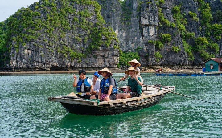 Arcady Boutique Cruise - Luxury 5 Star Halong Overnight Cruise