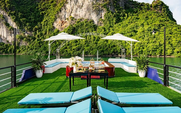 Halong Bay and Cave Full-Day Cruise,Lunch,Cave,Island,Beach from Hanoi