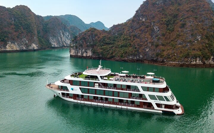 LE THEATRE Cruises - The Wonder on Halong Bay 2 Days 1 Night