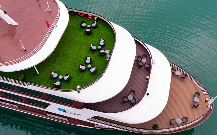 Le Theatre Cruise - Wonder on Ha Long & Lan Ha Bay 2 Days Tour