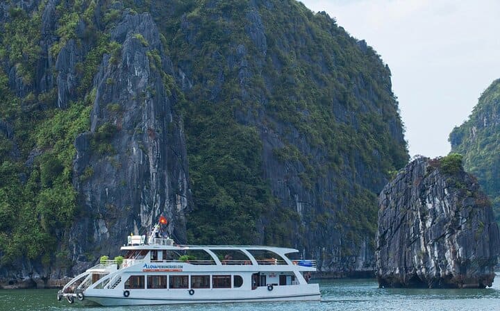 Private Transfer On Expressway & Join Deluxe Cruise in Halong Bay