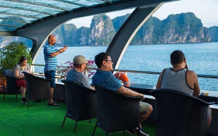 Private Transfer On Expressway & Join Deluxe Cruise in Halong Bay
