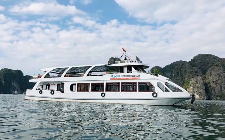 Best Seller Halong Bay Day Tour: Cruise, Lunch, Island and Cave