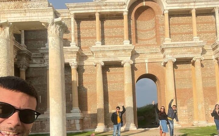 Participants at Sardes