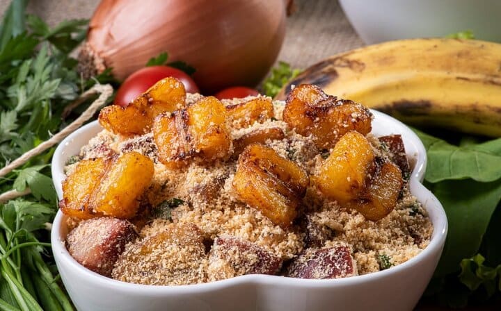 toasted farofa with banana