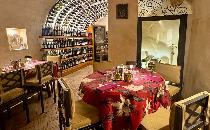 Rome Wine Tasting with Food Paring in Trastevere I VIP Experience