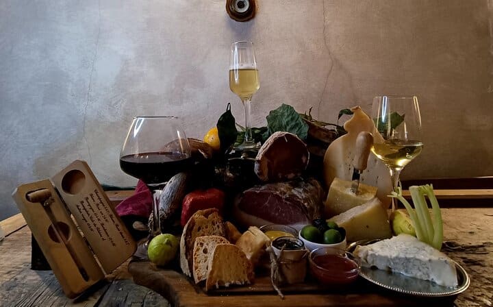 Rome Wine Tasting with Food Paring in Trastevere I VIP Experience