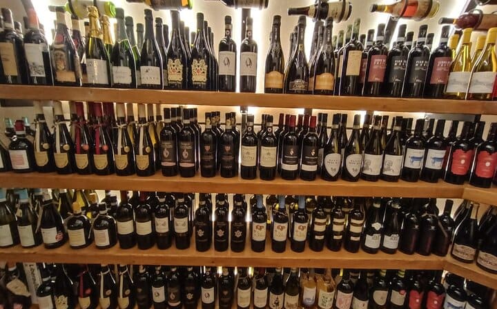 Rome Wine Tasting with Food Paring in Trastevere I VIP Experience