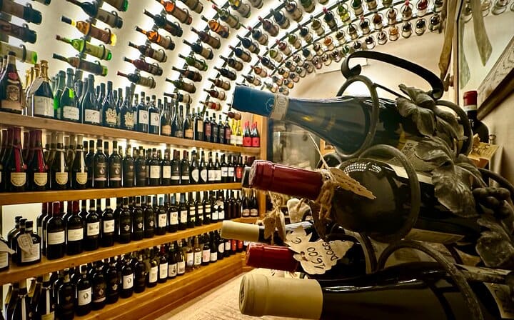 Rome Wine Tasting with Food Paring in Trastevere I VIP Experience