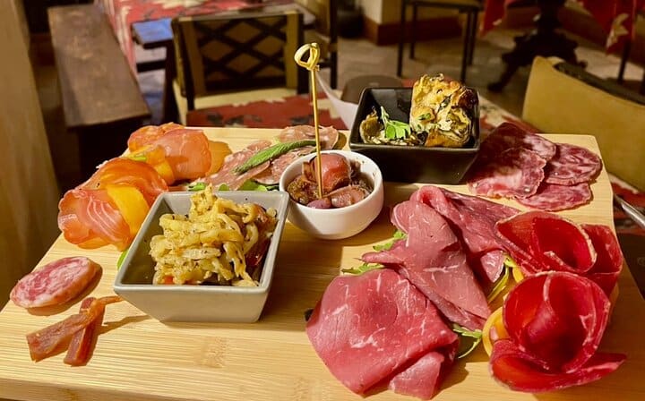 Rome Wine Tasting with Food Paring in Trastevere I VIP Experience