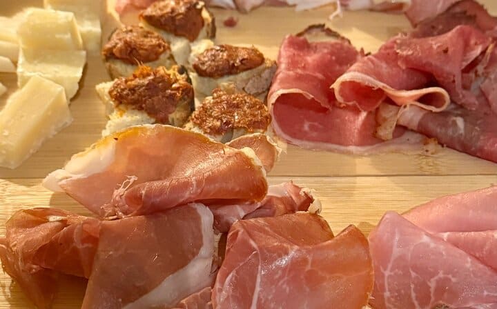 Rome Wine Tasting with Food Paring in Trastevere I VIP Experience